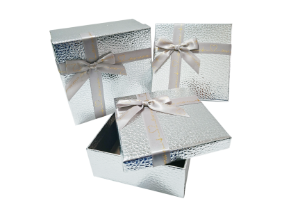 Set de cajas de regalo cuadradas metalizadas con moño ya armado – elegancia y practicidad en cada detalle